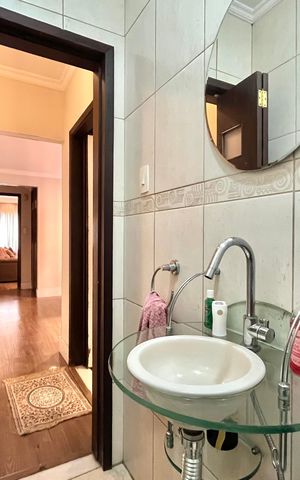 Casa à venda com 230m², 3 quartos e 2 vagas Casa à venda com 230m², 3 quartos e 2 vagasLavabo