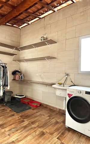 Casa à venda com 230m², 3 quartos e 2 vagas Casa à venda com 230m², 3 quartos e 2 vagasÁrea de Serviço