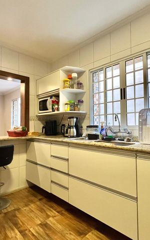 Casa à venda com 230m², 3 quartos e 2 vagas Casa à venda com 230m², 3 quartos e 2 vagasCozinha