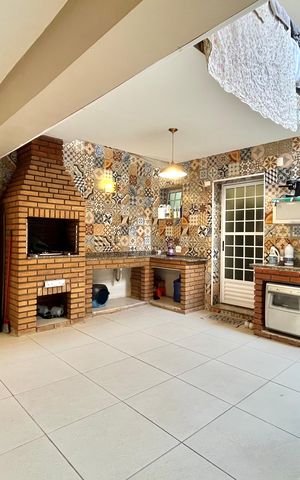 Casa à venda com 230m², 3 quartos e 2 vagas Casa à venda com 230m², 3 quartos e 2 vagasChurrasqueira