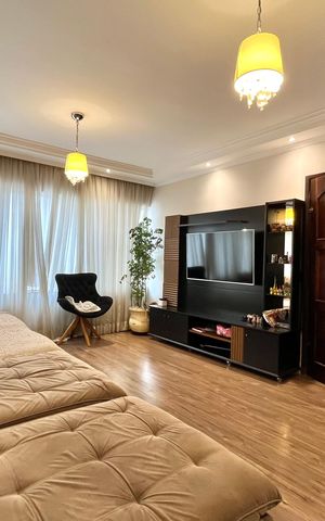 Casa à venda com 230m², 3 quartos e 2 vagas Casa à venda com 230m², 3 quartos e 2 vagasSala