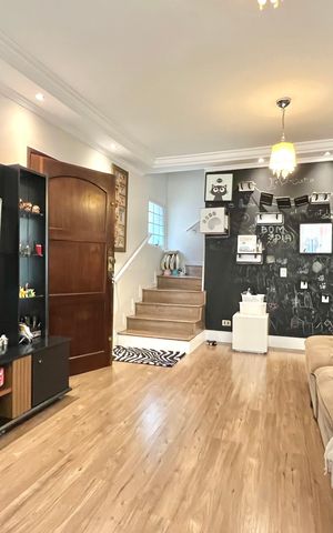 Casa à venda com 230m², 3 quartos e 2 vagas Casa à venda com 230m², 3 quartos e 2 vagasSala