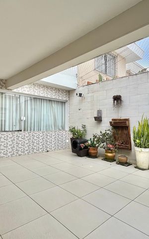 Casa à venda com 230m², 3 quartos e 2 vagas Casa à venda com 230m², 3 quartos e 2 vagasGaragem
