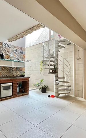 Casa à venda com 230m², 3 quartos e 2 vagas Casa à venda com 230m², 3 quartos e 2 vagasChurrasqueira