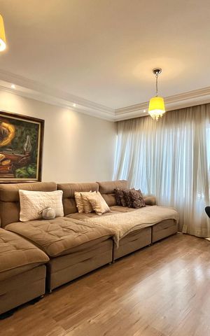 Casa à venda com 230m², 3 quartos e 2 vagas Casa à venda com 230m², 3 quartos e 2 vagasSala