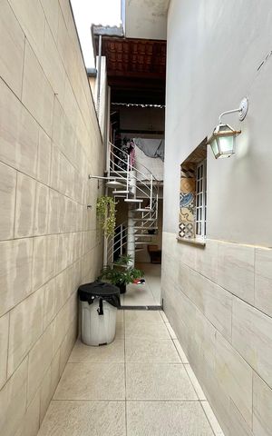Casa à venda com 230m², 3 quartos e 2 vagas Casa à venda com 230m², 3 quartos e 2 vagasÁrea externa