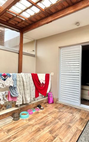 Casa à venda com 230m², 3 quartos e 2 vagas Casa à venda com 230m², 3 quartos e 2 vagasVaranda da Suíte