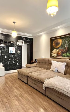 Casa à venda com 230m², 3 quartos e 2 vagas Casa à venda com 230m², 3 quartos e 2 vagasSala