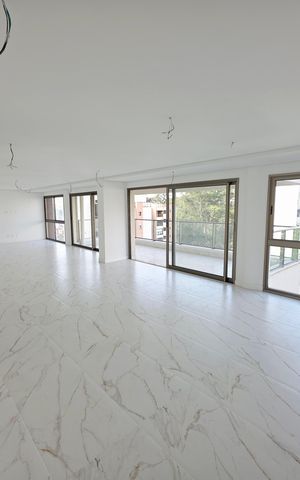 Apartamento à venda com 270m², 4 quartos e 6 vagas Apartamento à venda com 270m², 4 quartos e 6 vagasSala