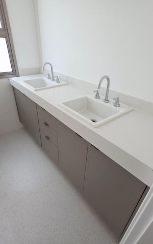 Apartamento à venda com 270m², 4 quartos e 6 vagas Apartamento à venda com 270m², 4 quartos e 6 vagasBanheiro