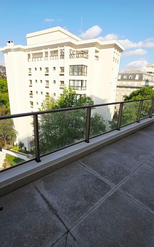 Apartamento à venda com 290m², 3 quartos e 4 vagas Apartamento à venda com 290m², 3 quartos e 4 vagasVaranda