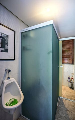 Casa de condomínio para alugar com 420m², 3 quartos e 6 vagasBanheiro da Piscina