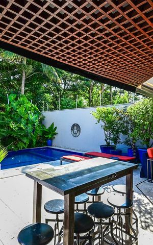 Casa de condomínio para alugar com 420m², 3 quartos e 6 vagasVaranda