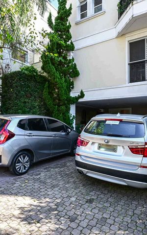 Casa de condomínio para alugar com 420m², 3 quartos e 6 vagasGaragem