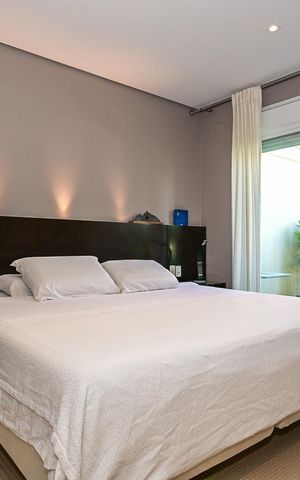 Casa de condomínio para alugar com 420m², 3 quartos e 6 vagasSuíte 2