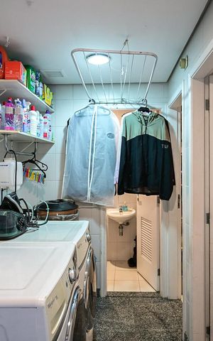 Casa de condomínio para alugar com 420m², 3 quartos e 6 vagasÁrea de Serviço 