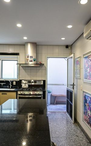 Casa de condomínio para alugar com 420m², 3 quartos e 6 vagasCozinha