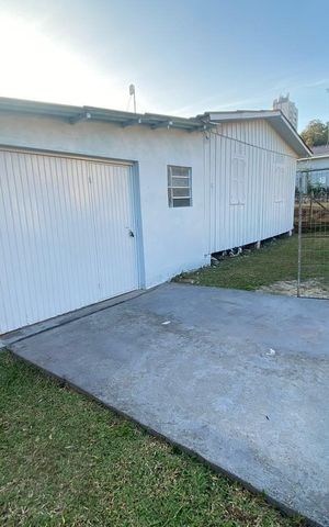Casa à venda com 70m², 2 quartos e 1 vaga Casa à venda com 70m², 2 quartos e 1 vagaÁrea externa
