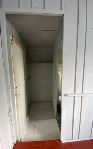 Casa à venda com 70m², 2 quartos e 1 vaga Casa à venda com 70m², 2 quartos e 1 vagaCorredor