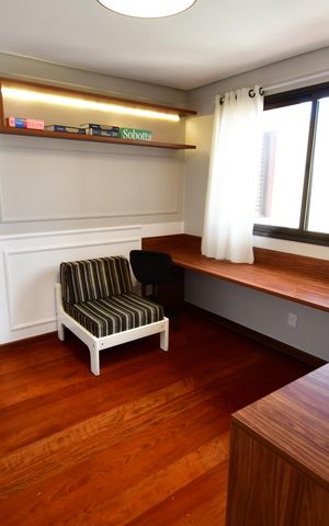 Apartamento à venda com 240m², 3 quartos e 3 vagasEscritório