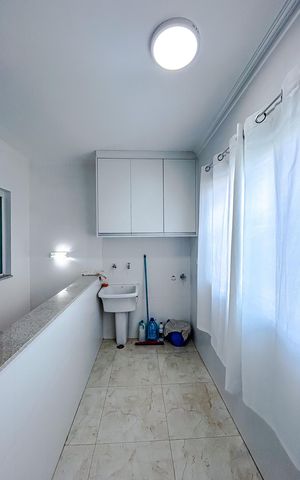 Casa à venda com 180m², 3 quartos e 5 vagasÁrea de Serviço