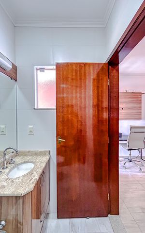 Casa à venda com 180m², 3 quartos e 5 vagasBanheiro da Suíte 3