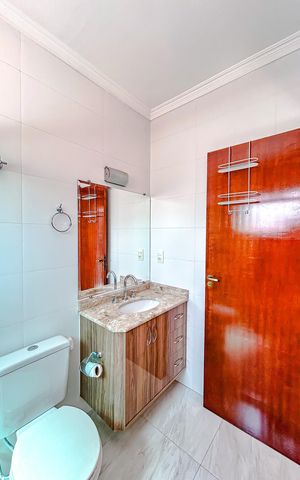 Casa à venda com 180m², 3 quartos e 5 vagasBanheiro da Suíte 1