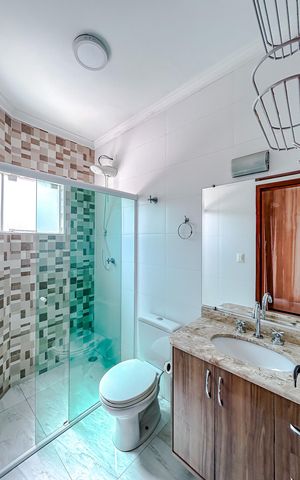 Casa à venda com 180m², 3 quartos e 5 vagasBanheiro da Suíte 1