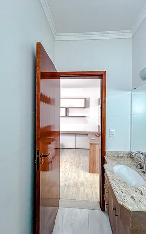 Casa à venda com 180m², 3 quartos e 5 vagasBanheiro da Suíte 2