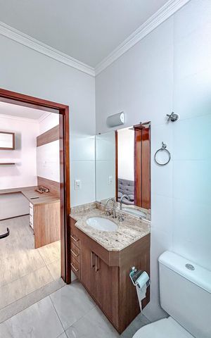 Casa à venda com 180m², 3 quartos e 5 vagasBanheiro da Suíte 2