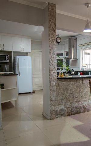 Casa à venda com 216m², 3 quartos e 3 vagas Casa à venda com 216m², 3 quartos e 3 vagasSala de jantar