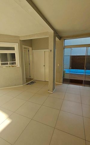 Casa à venda com 216m², 3 quartos e 3 vagas Casa à venda com 216m², 3 quartos e 3 vagasÁrea externa