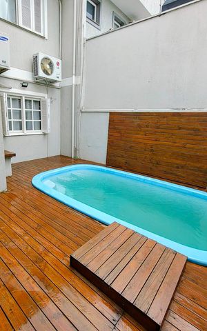 Casa à venda com 216m², 3 quartos e 3 vagas Casa à venda com 216m², 3 quartos e 3 vagasÁrea externa