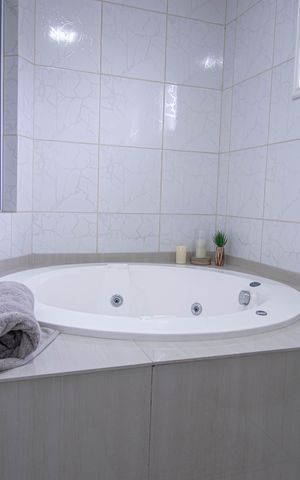 Casa à venda com 216m², 3 quartos e 3 vagas Casa à venda com 216m², 3 quartos e 3 vagasBanheiro