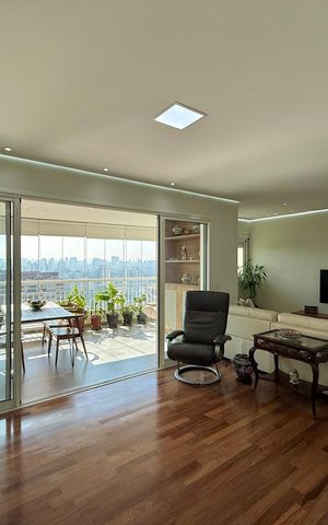 Apartamento à venda com 103m², 2 quartos e 2 vagasSala