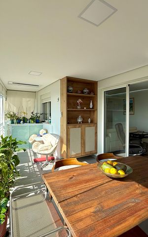 Apartamento à venda com 103m², 2 quartos e 2 vagasVaranda 