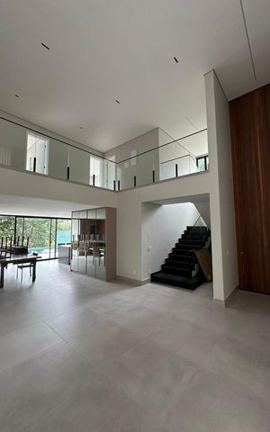 Casa para alugar com 395m², 4 quartos e 7 vagas Casa para alugar com 395m², 4 quartos e 7 vagasSala