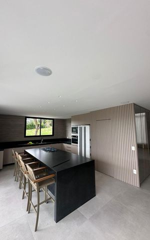 Casa para alugar com 395m², 4 quartos e 7 vagas Casa para alugar com 395m², 4 quartos e 7 vagasCozinha