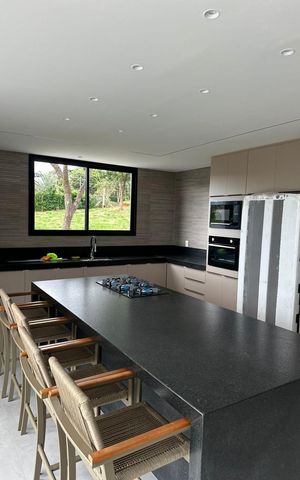 Casa para alugar com 395m², 4 quartos e 7 vagas Casa para alugar com 395m², 4 quartos e 7 vagasCozinha