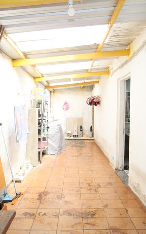 Casa à venda com 300m², 3 quartos e 2 vagasÁrea de Serviço