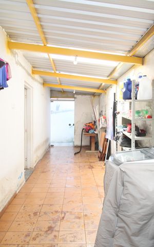 Casa à venda com 300m², 3 quartos e 2 vagasÁrea de Serviço