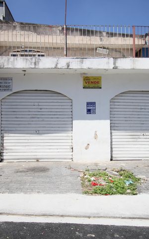Casa à venda com 300m², 3 quartos e 2 vagasFachada