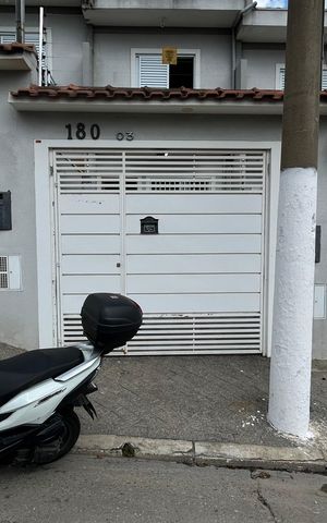 Casa à venda com 61m², 2 quartos e 1 vaga Casa à venda com 61m², 2 quartos e 1 vagaFachada