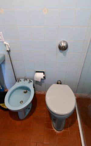 Casa à venda com 238m², 5 quartos e 3 vagasBanheiro 2