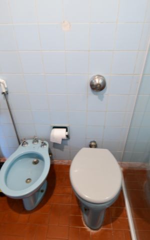 Casa à venda com 238m², 5 quartos e 3 vagasBanheiro 2