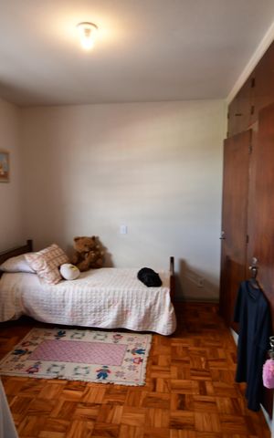 Casa à venda com 238m², 5 quartos e 3 vagasQuarto 2