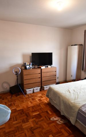 Casa à venda com 238m², 5 quartos e 3 vagasQuarto 1