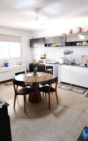 Casa à venda com 238m², 5 quartos e 3 vagasCozinha 1