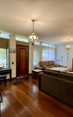 Casa à venda com 279m², 4 quartos e 3 vagasSala