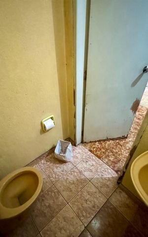 Casa à venda com 279m², 4 quartos e 3 vagasBanheiro 1